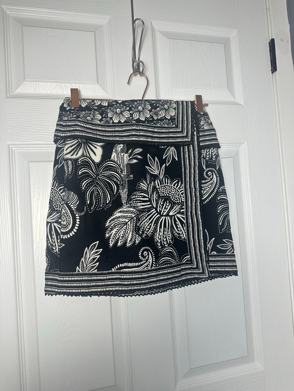 FARM Rio Women’s Size 26 Black White Floral Paisley Bloom A-Line Faux Wrap Skirt